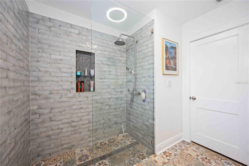 待售: $375,000 (2 贝兹, 1 浴室, 990 平方英尺)