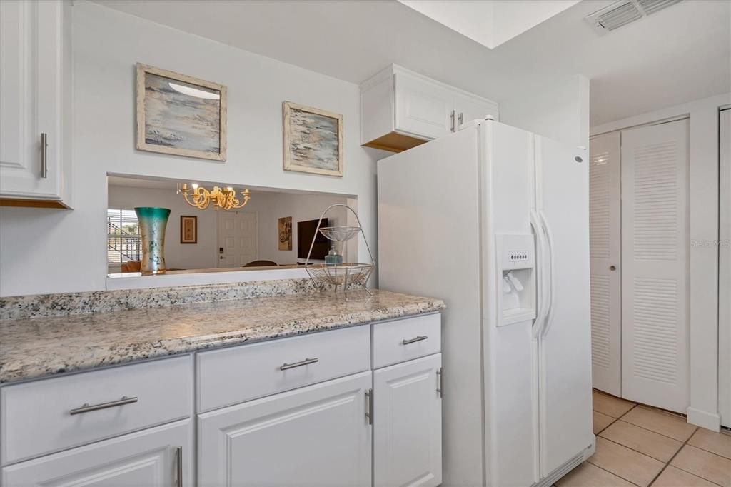 For Sale: $234,500 (2 beds, 2 baths, 1056 Square Feet)