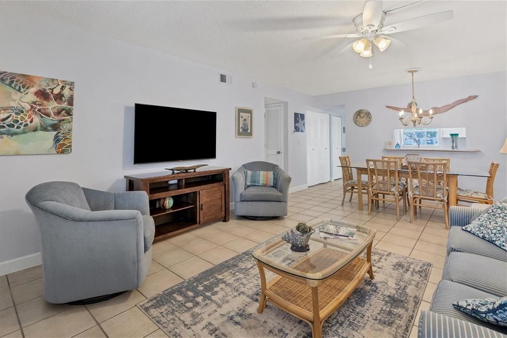 For Sale: $234,500 (2 beds, 2 baths, 1056 Square Feet)