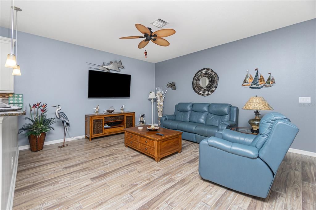 For Sale: $399,000 (2 beds, 2 baths, 1594 Square Feet)