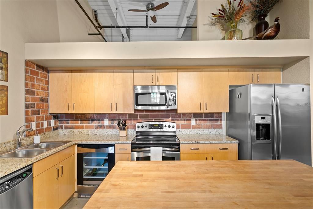 Active With Contract: $3,000 (2 beds, 2 baths, 1323 Square Feet)