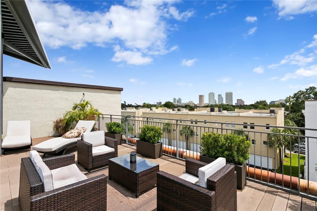 Beautiful rooftop terrace with views of Downtown