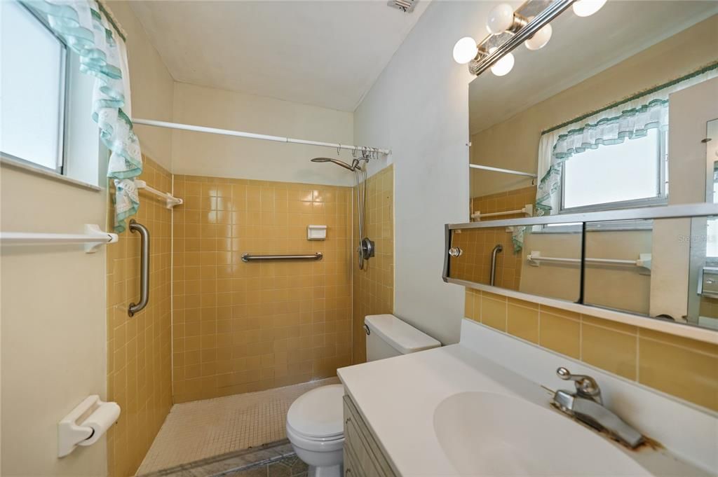 合同活跃: $265,000 (3 贝兹, 2 浴室, 1324 平方英尺)