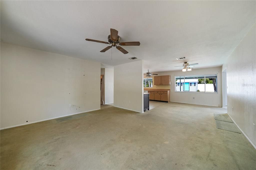 Active With Contract: $265,000 (3 beds, 2 baths, 1324 Square Feet)