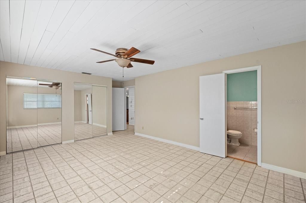 Active With Contract: $249,900 (2 beds, 2 baths, 1313 Square Feet)