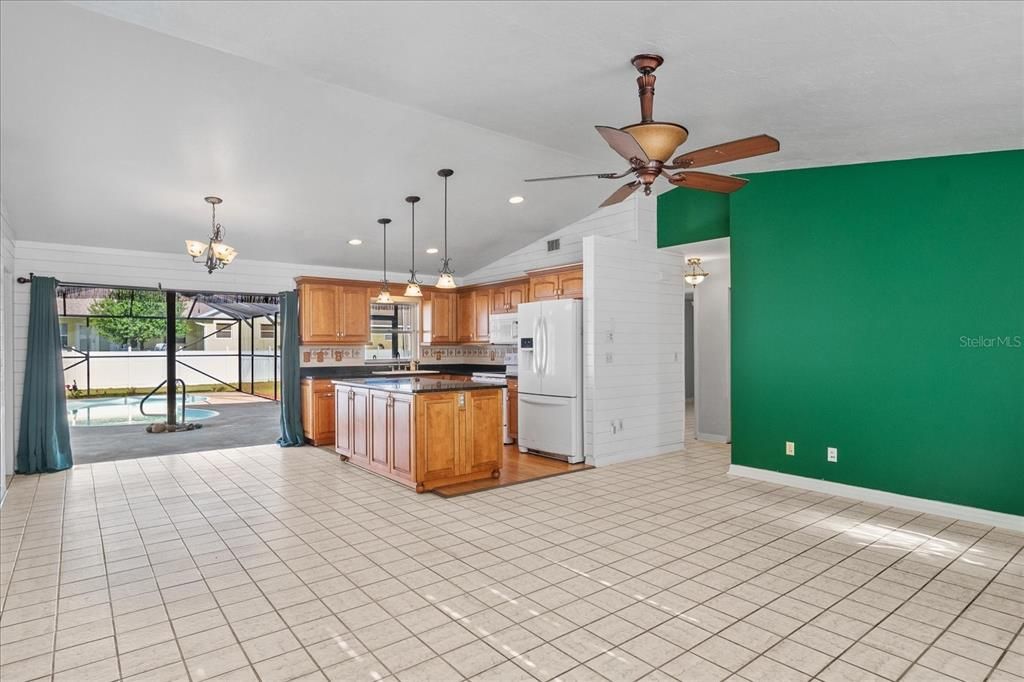 Active With Contract: $249,900 (2 beds, 2 baths, 1313 Square Feet)