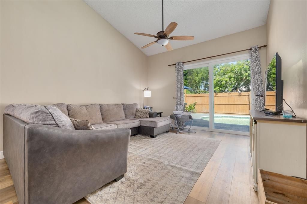 For Sale: $385,000 (3 beds, 2 baths, 1468 Square Feet)