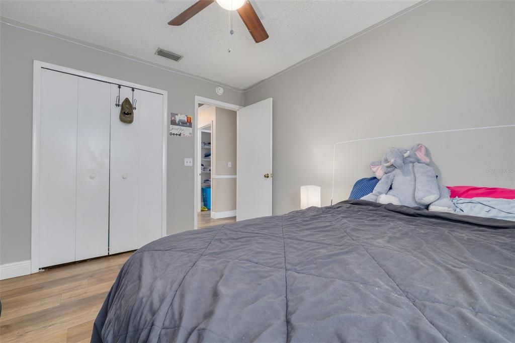 For Sale: $385,000 (3 beds, 2 baths, 1468 Square Feet)
