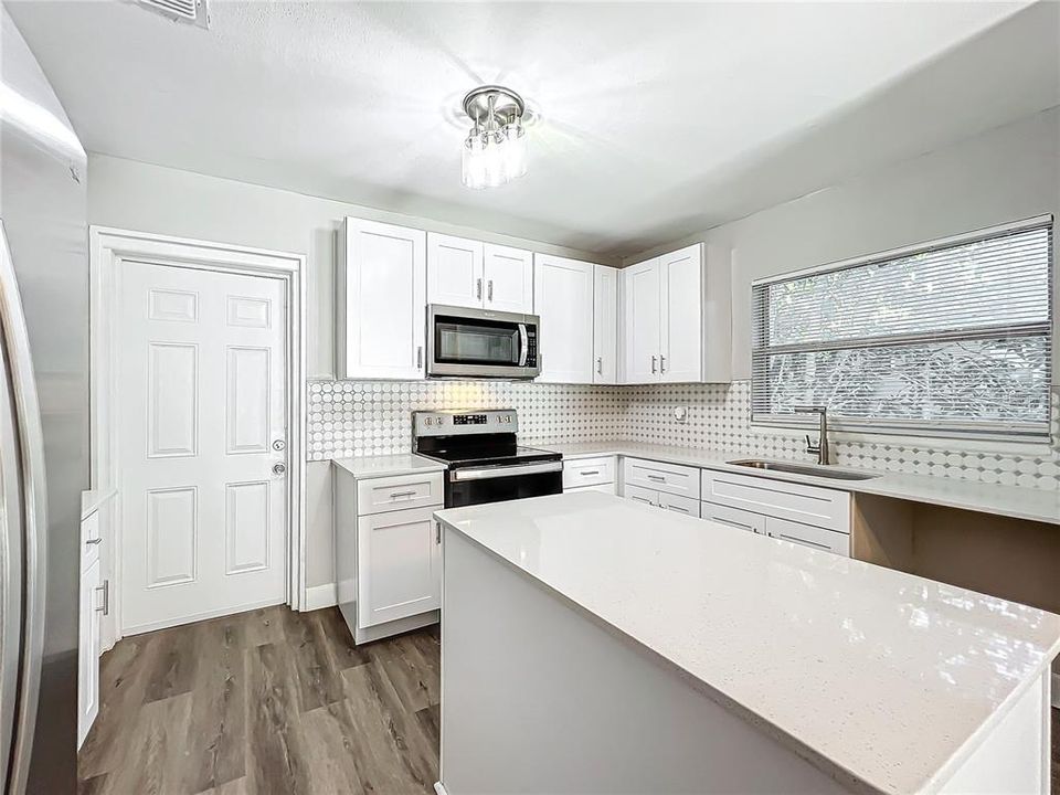 For Sale: $226,490 (3 beds, 1 baths, 1076 Square Feet)