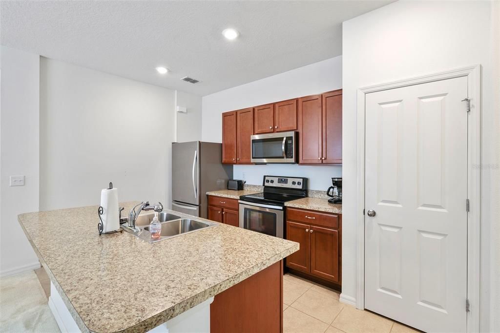 For Sale: $325,000 (2 beds, 2 baths, 1311 Square Feet)