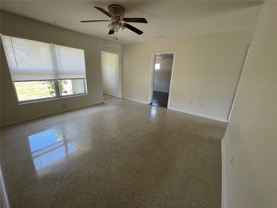 For Sale: $347,450 (3 beds, 1 baths, 1030 Square Feet)