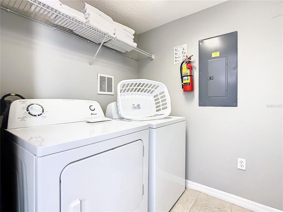 Active With Contract: $299,000 (3 beds, 2 baths, 1286 Square Feet)