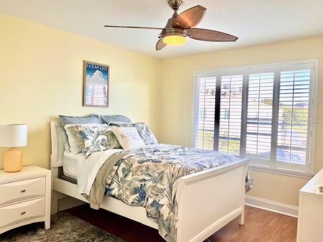 Active With Contract: $1,950 (2 beds, 1 baths, 822 Square Feet)