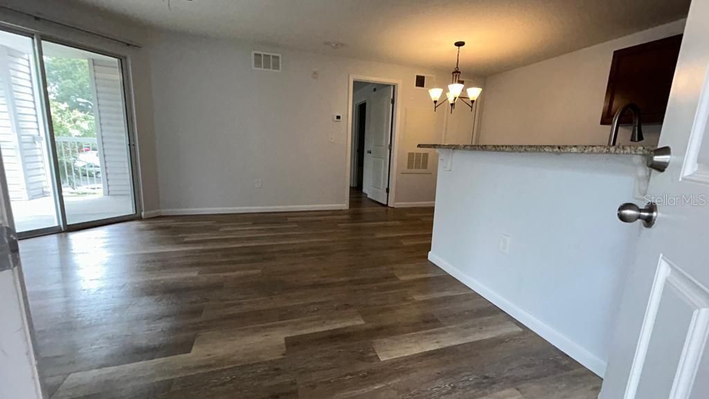 Recently Rented: $1,300 (1 beds, 1 baths, 648 Square Feet)