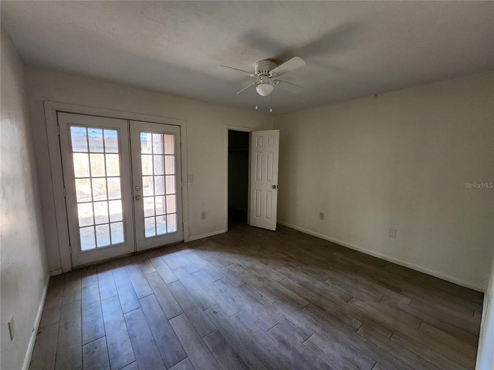 For Rent: $1,050 (2 beds, 1 baths, 885 Square Feet)