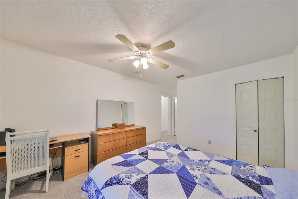 For Sale: $179,900 (2 beds, 2 baths, 984 Square Feet)