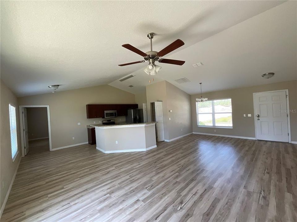 For Rent: $1,695 (3 beds, 2 baths, 1407 Square Feet)