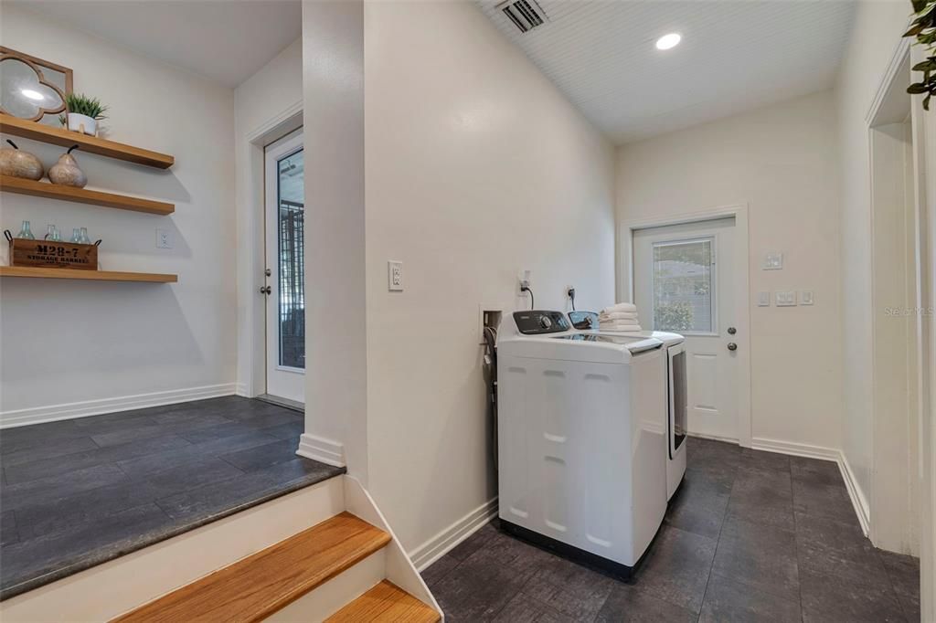 Active With Contract: $539,900 (2 beds, 2 baths, 1433 Square Feet)