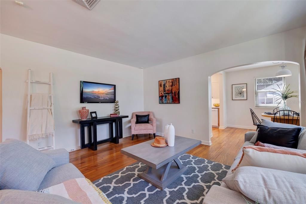 Active With Contract: $539,900 (2 beds, 2 baths, 1433 Square Feet)