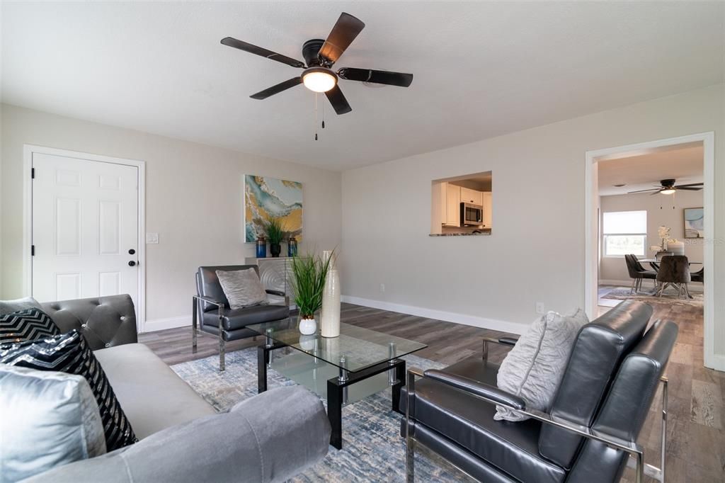 Active With Contract: $259,990 (3 beds, 2 baths, 1392 Square Feet)