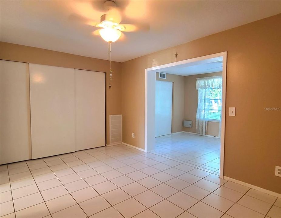 For Sale: $139,500 (1 beds, 1 baths, 800 Square Feet)