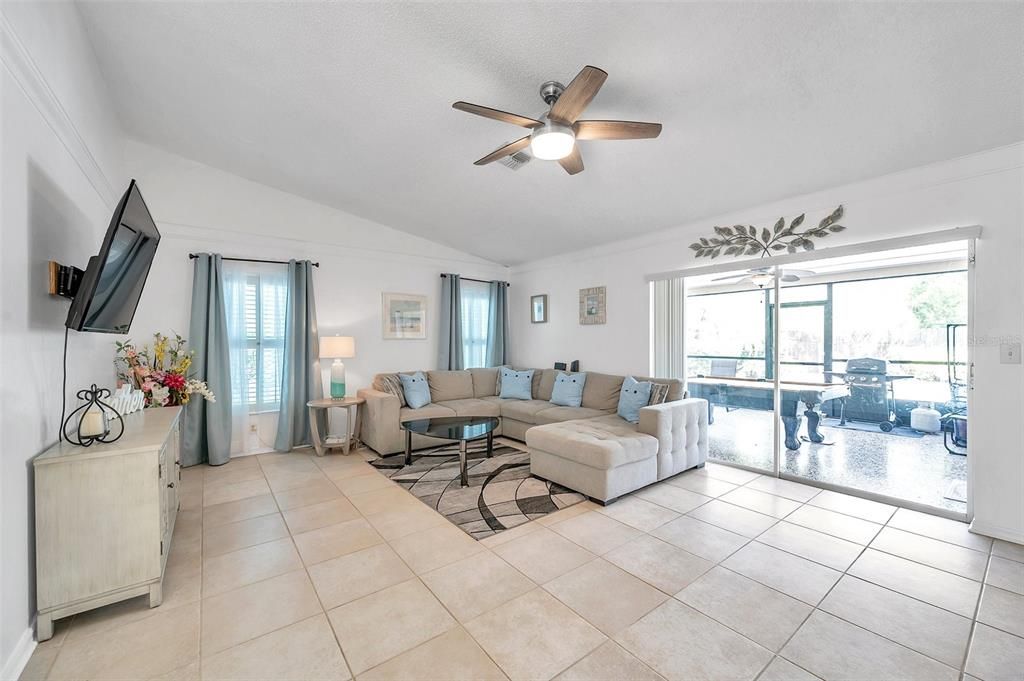 For Sale: $539,000 (3 beds, 2 baths, 1429 Square Feet)