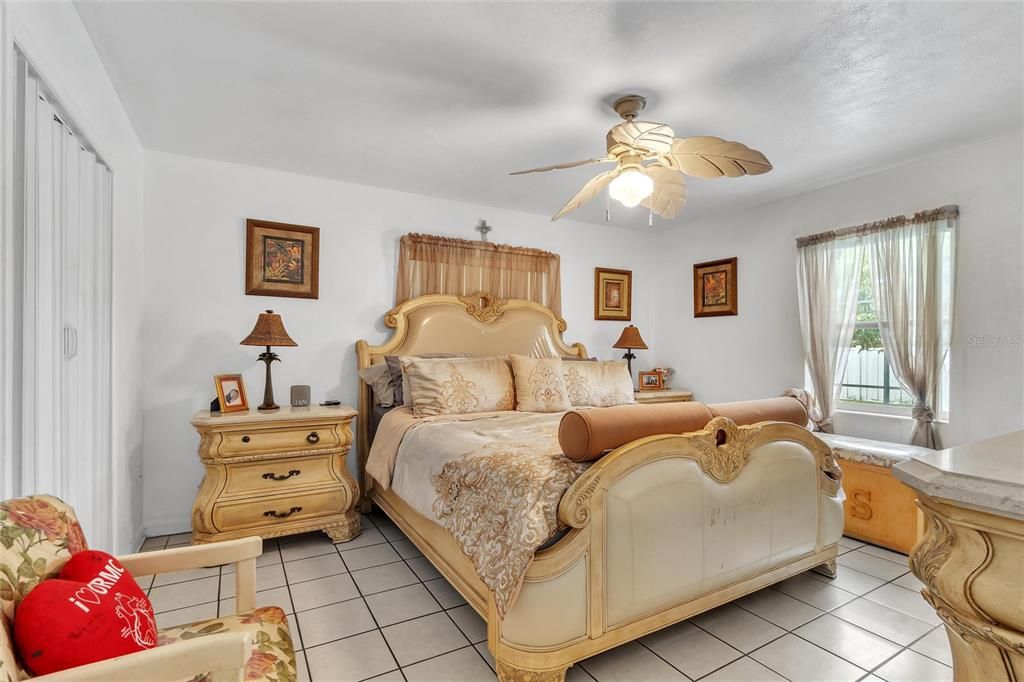 For Sale: $345,000 (2 beds, 2 baths, 1390 Square Feet)