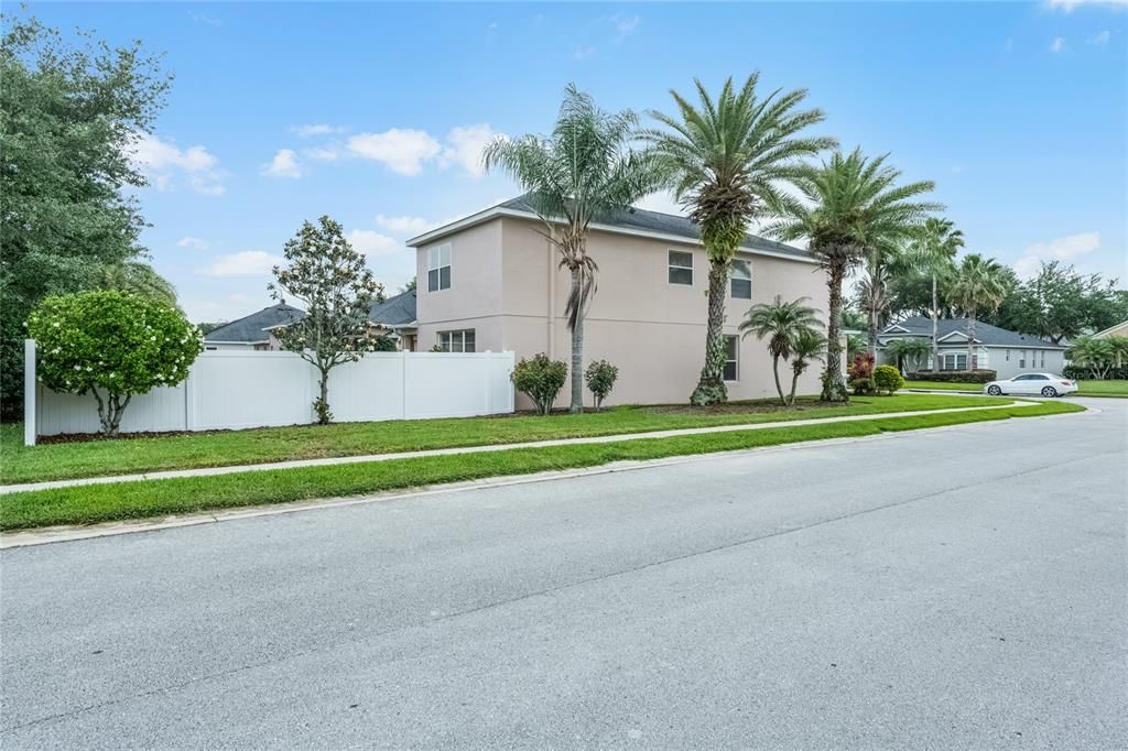 Active With Contract: $630,000 (4 beds, 2 baths, 2511 Square Feet)