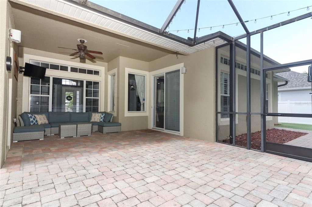 Active With Contract: $639,000 (3 beds, 3 baths, 2376 Square Feet)
