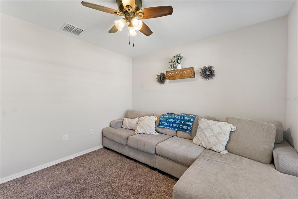 For Sale: $400,000 (4 beds, 2 baths, 1722 Square Feet)