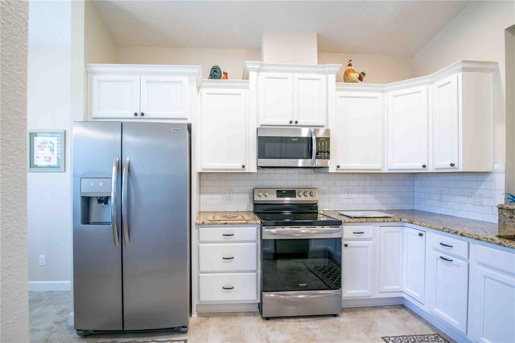Active With Contract: $389,900 (3 beds, 2 baths, 1607 Square Feet)