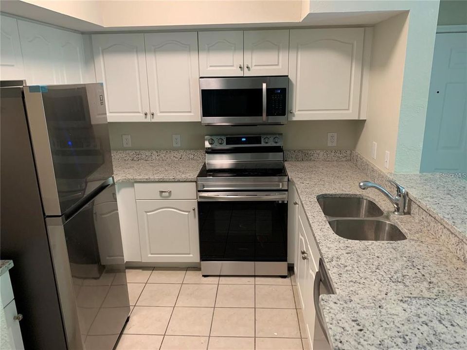 For Sale: $251,000 (1 beds, 1 baths, 759 Square Feet)