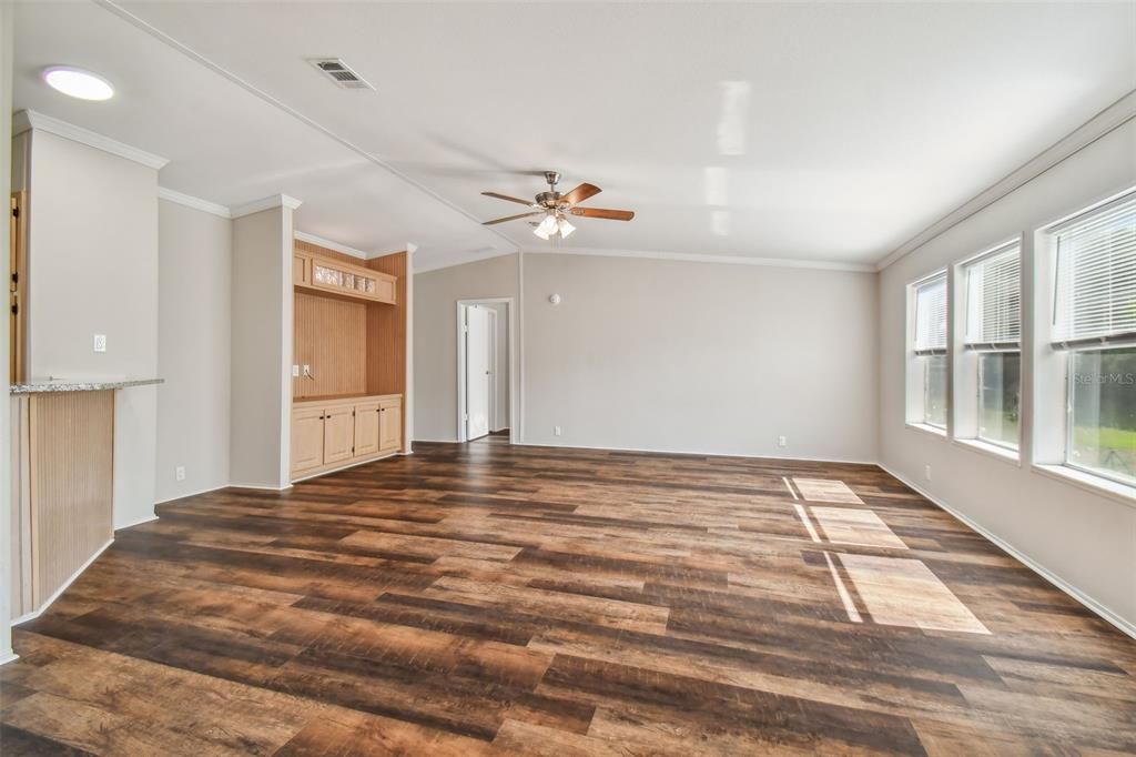 For Sale: $315,000 (3 beds, 2 baths, 1800 Square Feet)