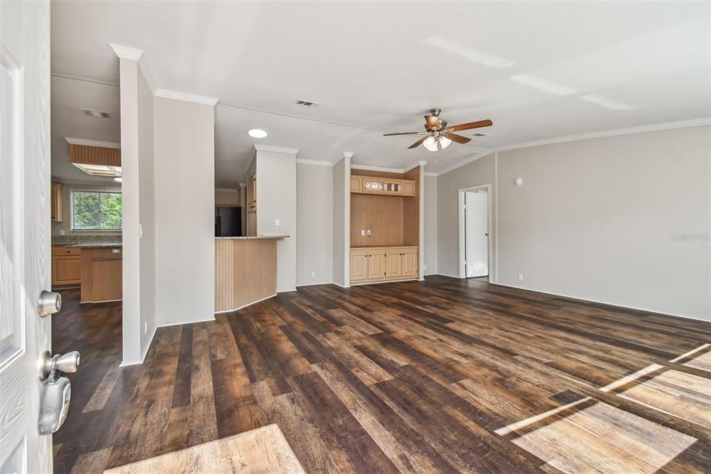 For Sale: $315,000 (3 beds, 2 baths, 1800 Square Feet)