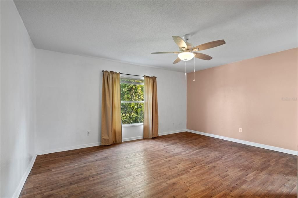 For Sale: $339,000 (3 beds, 3 baths, 1942 Square Feet)