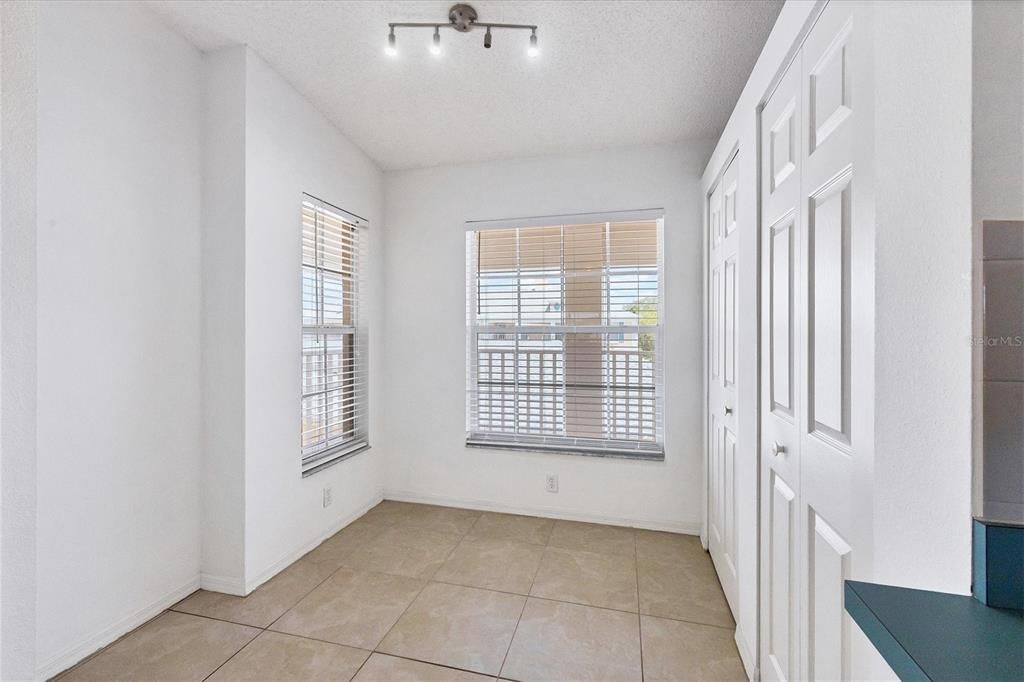 For Sale: $279,000 (2 beds, 2 baths, 1193 Square Feet)