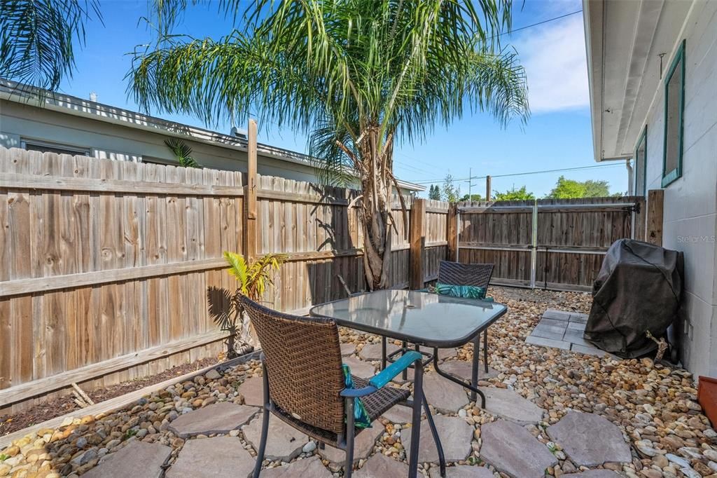 For Sale: $309,900 (2 beds, 1 baths, 738 Square Feet)