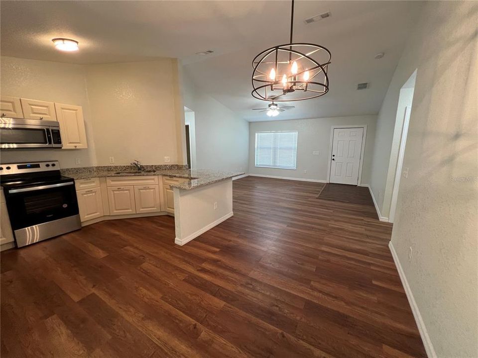 Recently Rented: $1,575 (3 beds, 2 baths, 1176 Square Feet)