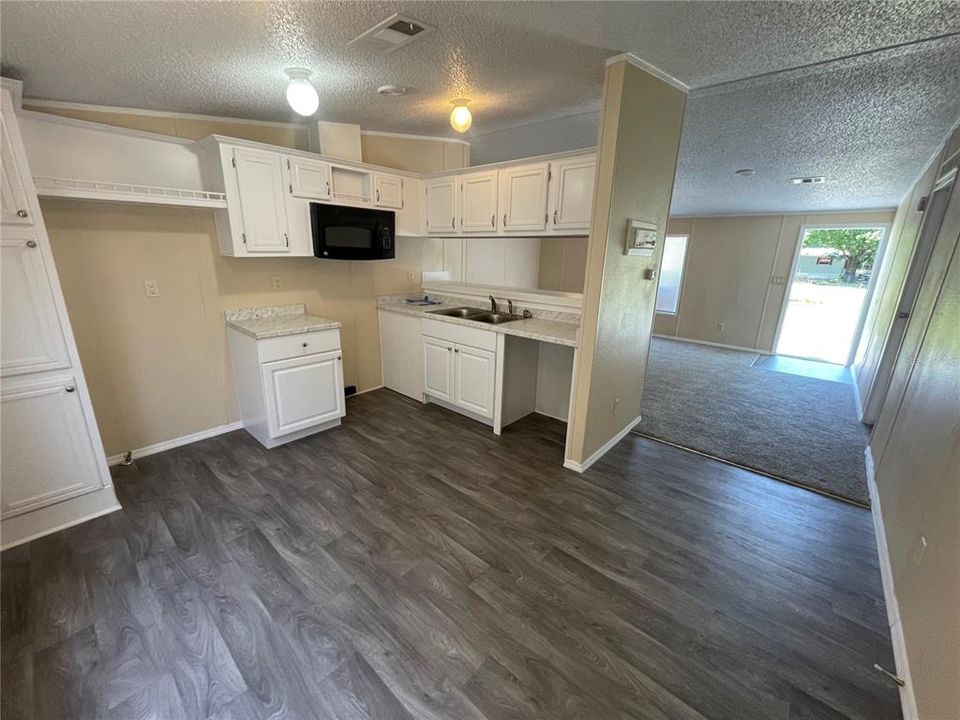 For Sale: $254,900 (3 beds, 2 baths, 1232 Square Feet)
