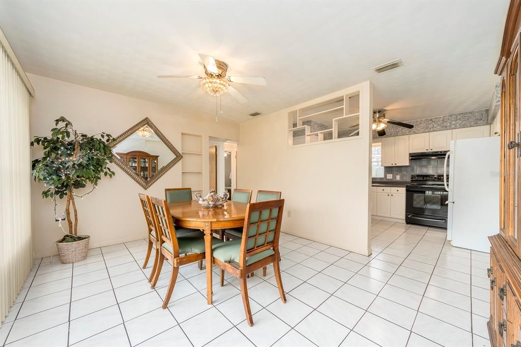 For Sale: $359,900 (2 beds, 1 baths, 1008 Square Feet)