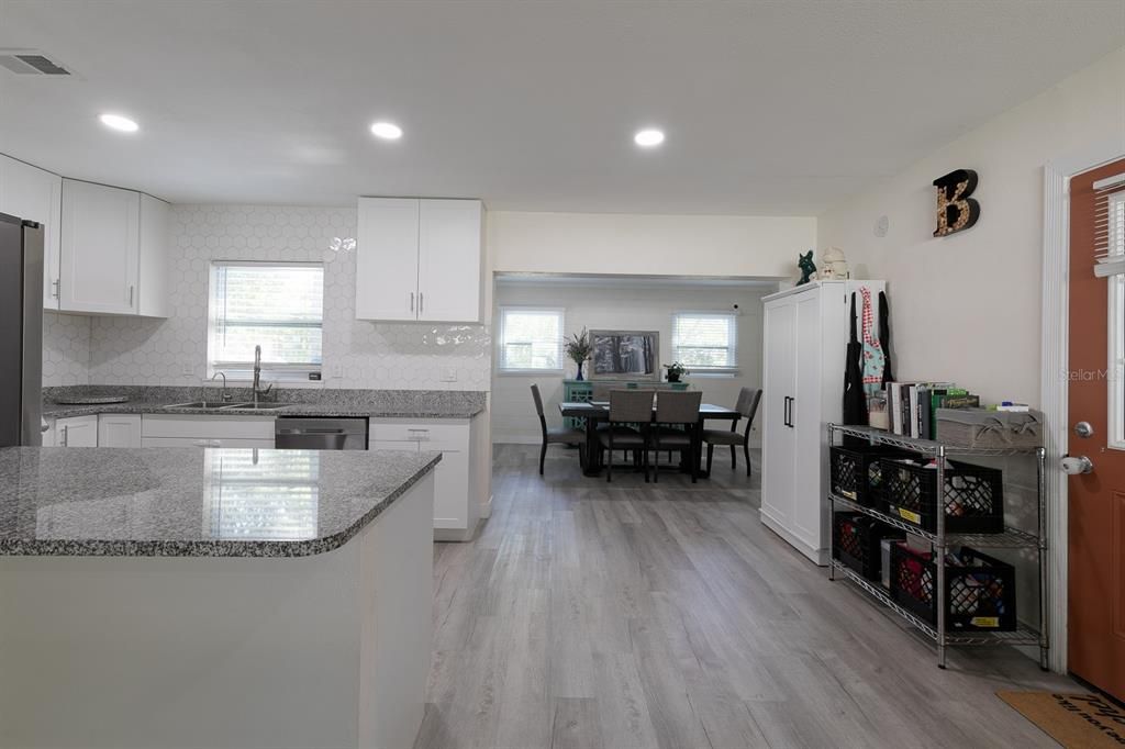 Active With Contract: $309,900 (3 beds, 2 baths, 1411 Square Feet)