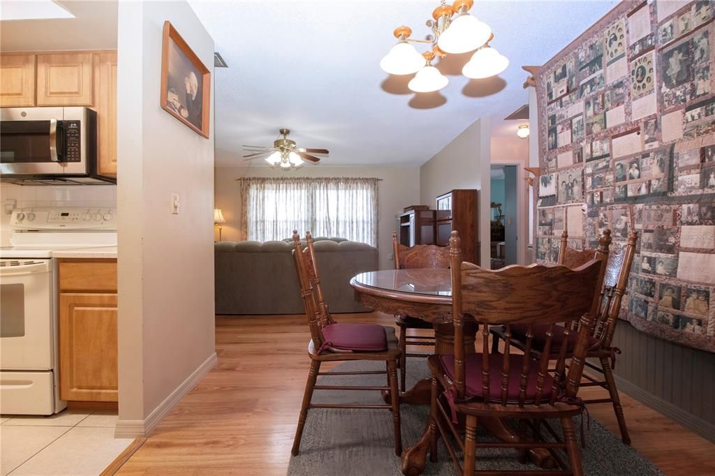 For Sale: $309,000 (2 beds, 2 baths, 1253 Square Feet)