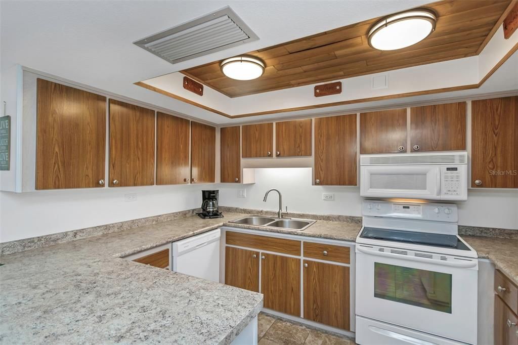For Sale: $469,900 (2 beds, 2 baths, 1308 Square Feet)
