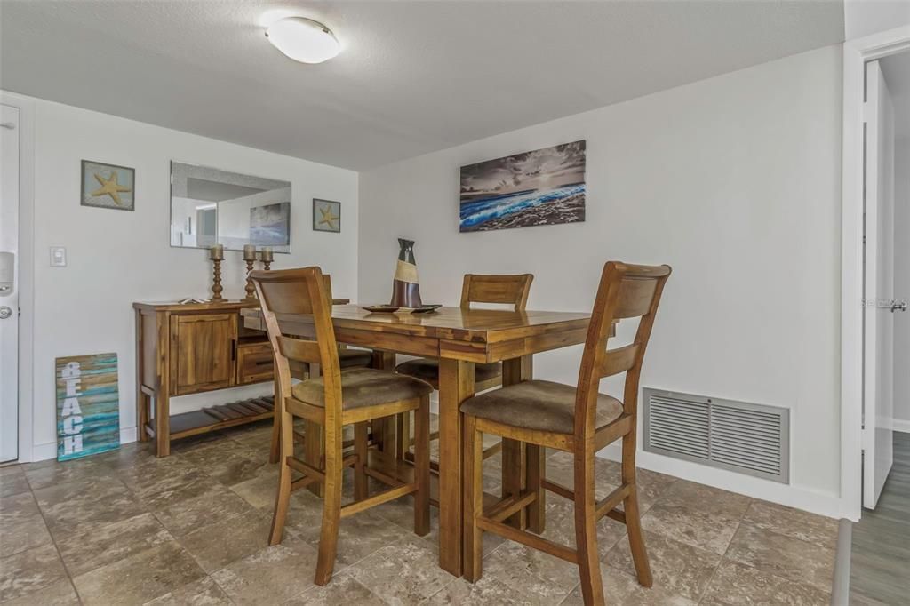 For Sale: $469,900 (2 beds, 2 baths, 1308 Square Feet)