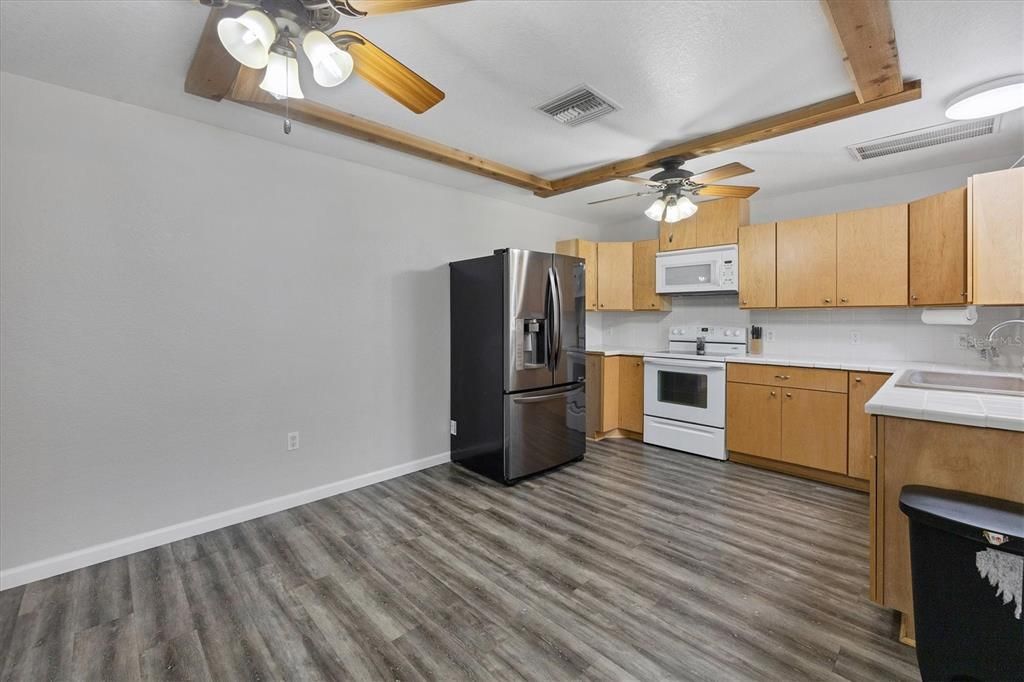 For Sale: $450,000 (1 beds, 1 baths, 2120 Square Feet)