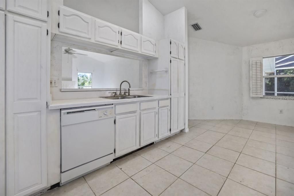 Active With Contract: $780,000 (4 beds, 2 baths, 2588 Square Feet)