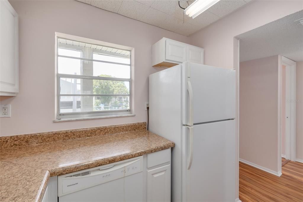 For Sale: $139,700 (2 beds, 1 baths, 900 Square Feet)