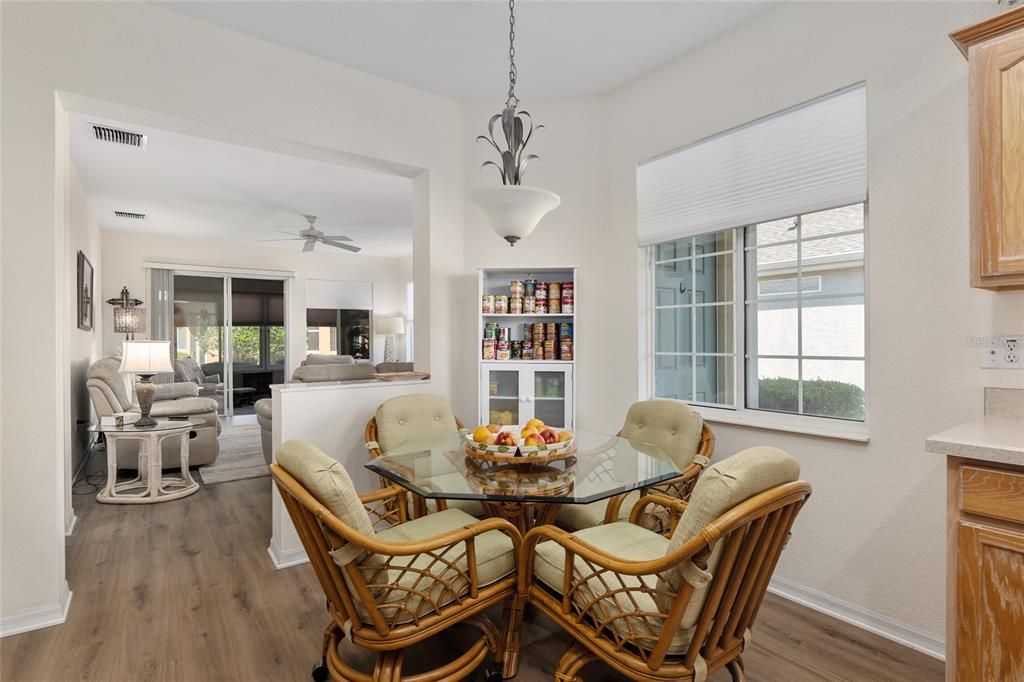 Active With Contract: $274,900 (2 beds, 2 baths, 1150 Square Feet)