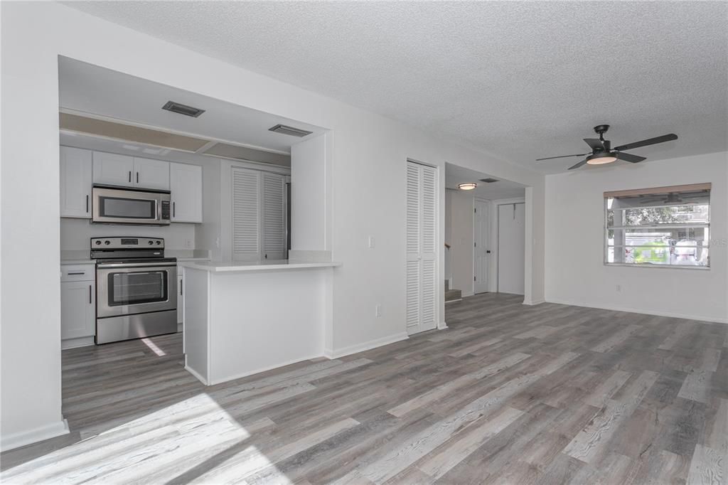 For Sale: $185,000 (2 beds, 2 baths, 1138 Square Feet)
