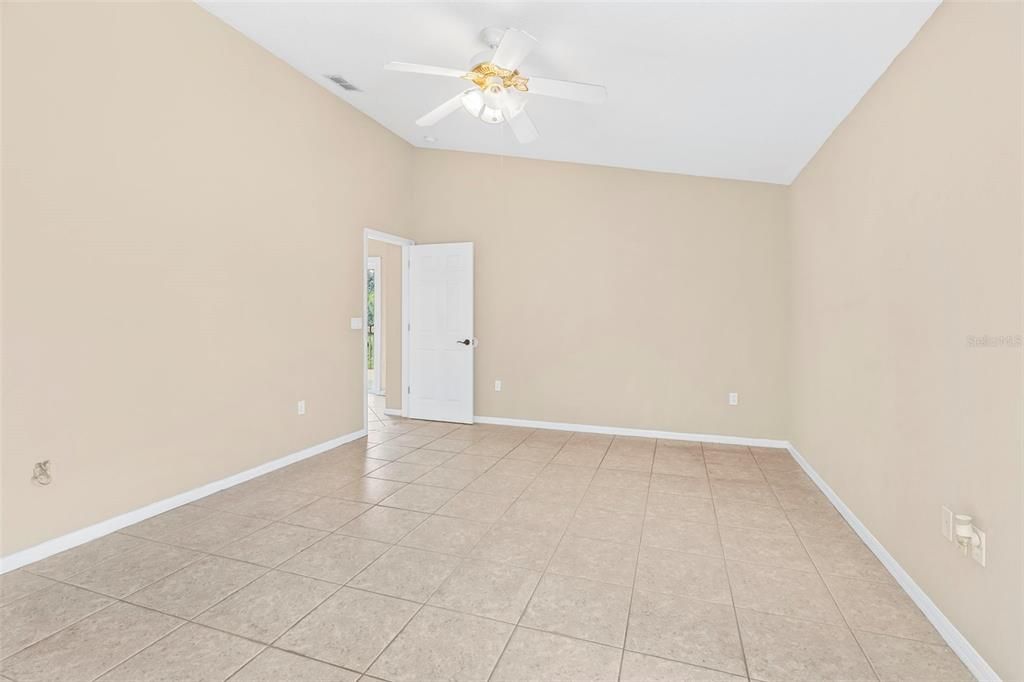 Active With Contract: $279,900 (3 beds, 2 baths, 1384 Square Feet)